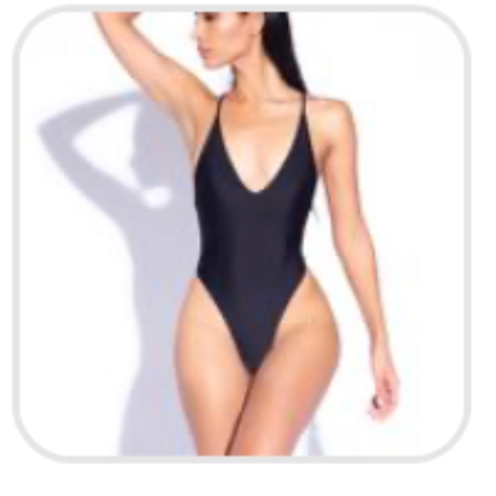 NEVER WORN Black One Piece Swimsuit - Size Large